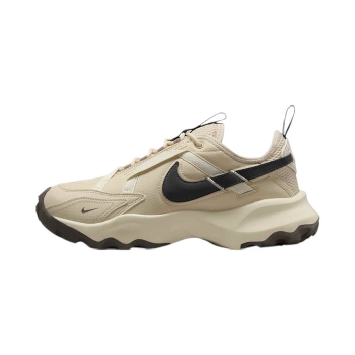 Продам женские кроссовки Nike