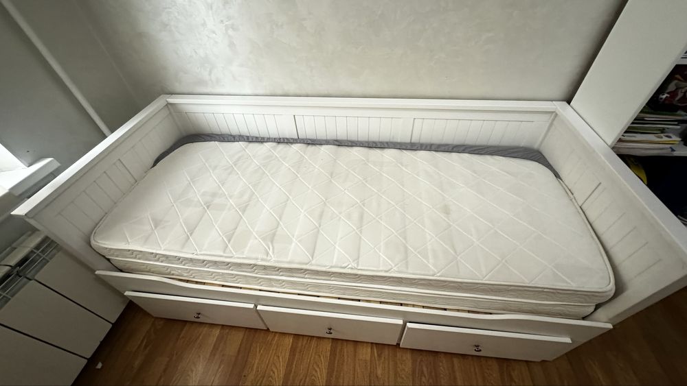 Продам кровать-диван от ikea