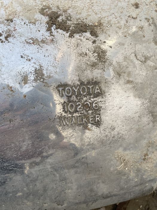 Продам глушак глушитель на тайота оригинал