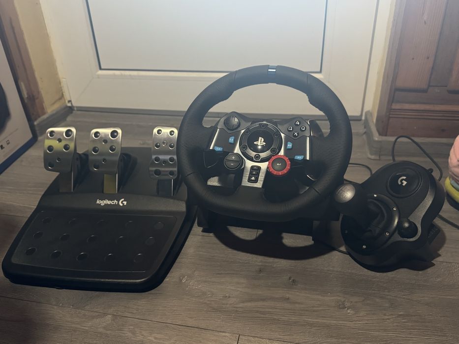 Vand Volan Logitech g29(cu schimbator si pedale)