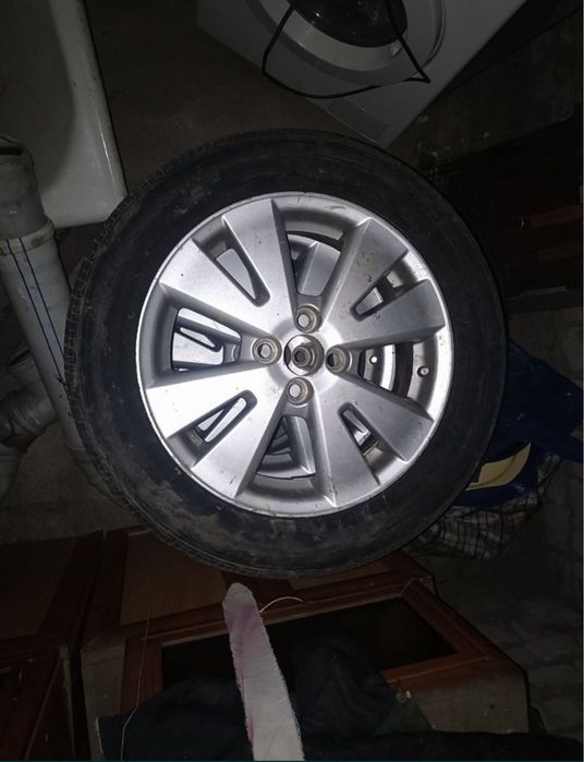 Продаются диски на пассат R16 и торусы r15 в хорошем состняи