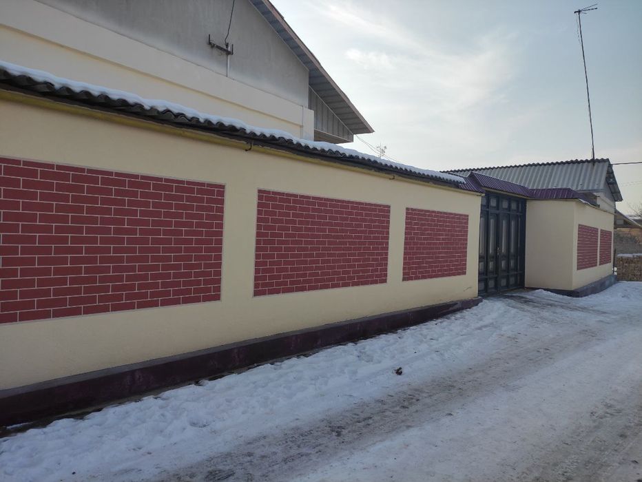 Dacha sotiladi orta saroyda uy sotiladi