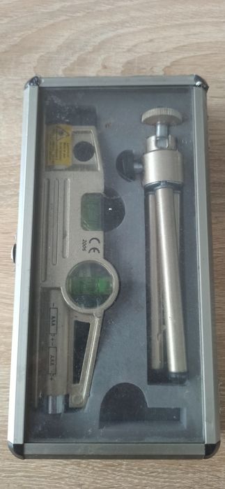 Компактен нивелир с лазер