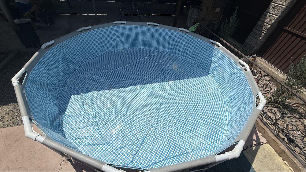 Продам Бассейн каркасный