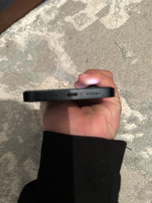 Продаю Айфон 13 синий цвет