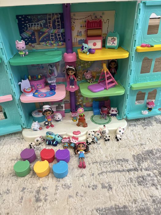 Casuta de papusi Gabby Dollhouse cu 23 figurine extra