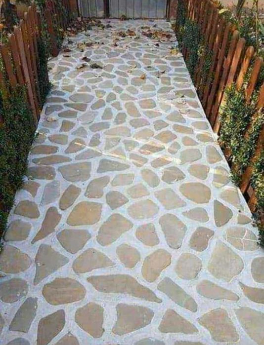 Piatră Naturală de Carieră – Ideală pentru Pavaje și Alei