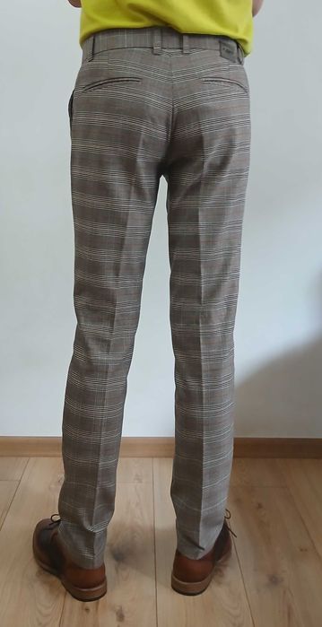 Pantaloni barbatesti CATO casual in carouri - NOU