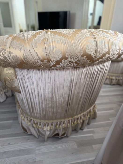 Продам диван с креслом