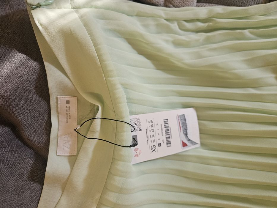 Нова пола Zara,Цвят мента