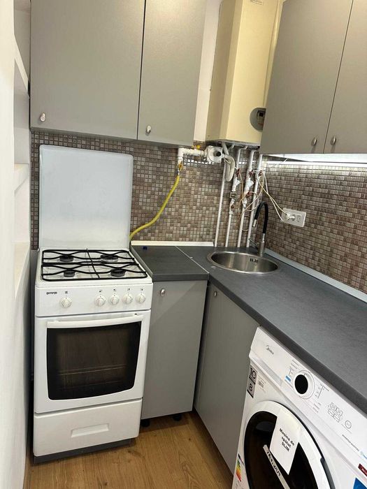 Locuiești sau câștigi? Apartament central, parter, ideal locuință sau business – complet utilat