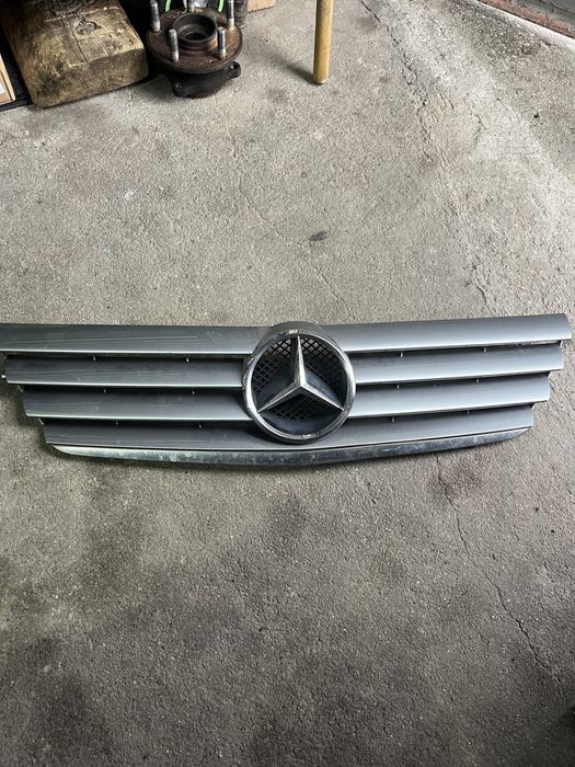 предна решетка Mercedes Benz C-Class(w203)