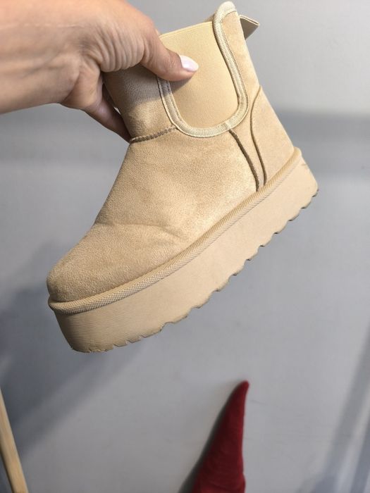 Велурени боти  с висока платформа