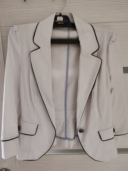 Продам женские пиджаки