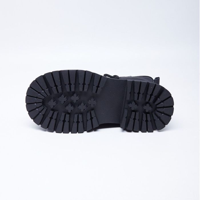 Стильные ботинки на массивной подошве