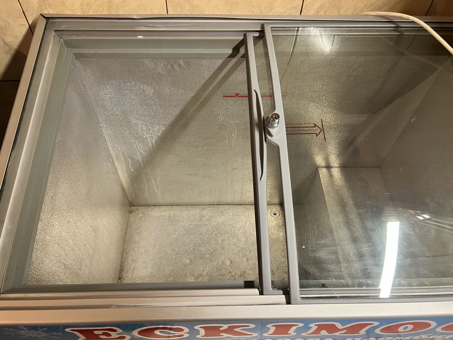 Хладилна витрина фризер