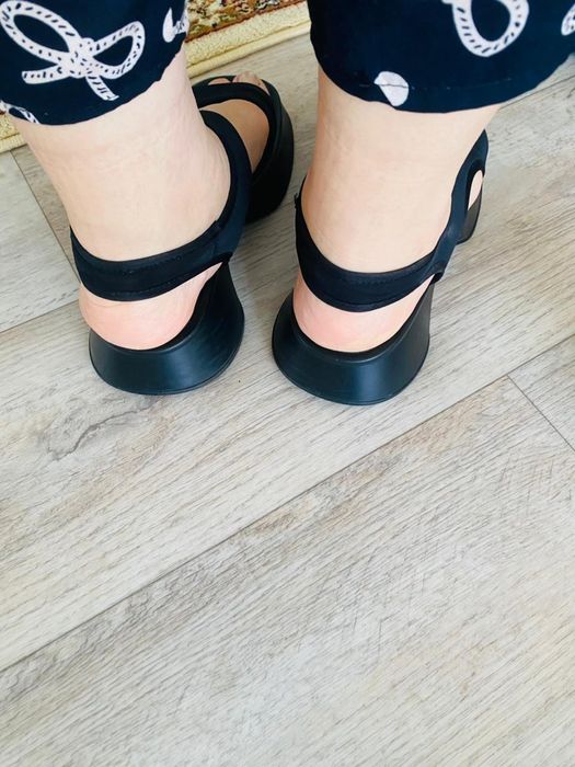 Продам сандалик оригиналь