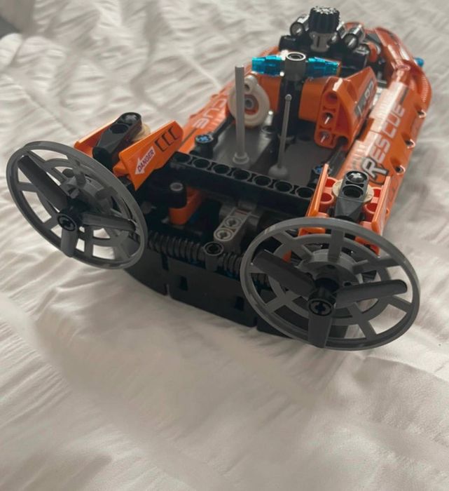 LEGO Technic 42120 hovercraft