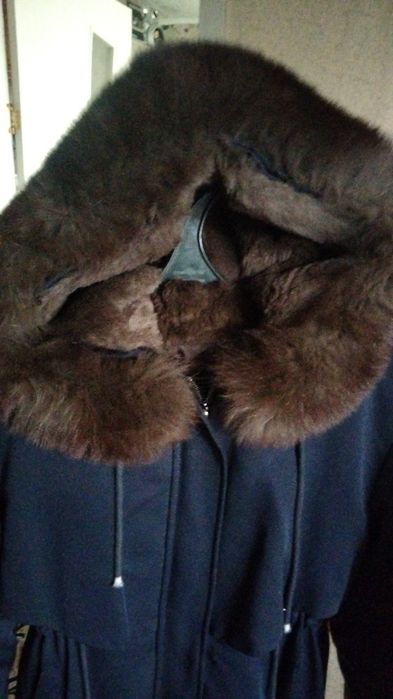 женская парка, почти новая, размер 42-44 , натуральный мех