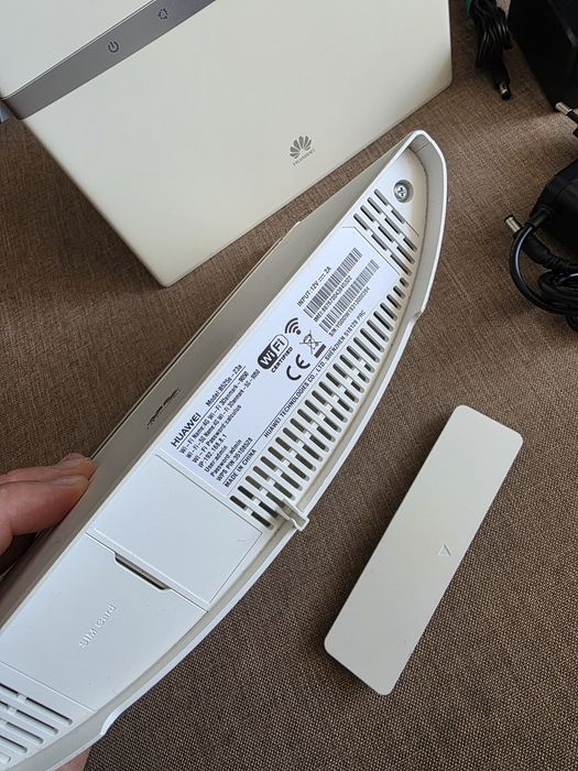 Router Huawei B525 LTE 4G Wi Fi Sim Card Digi-liber de retea
