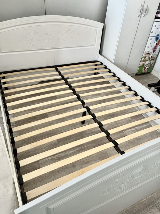 Продам спальный гарнитур