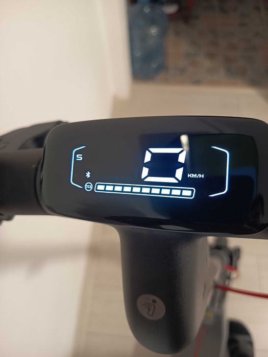 Vând trotineta electrica ninebot e3