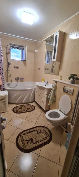 Vind apt 105 m2 util/1550 euro /m2, in bloc cu curte inchisa si spatiu de parcare