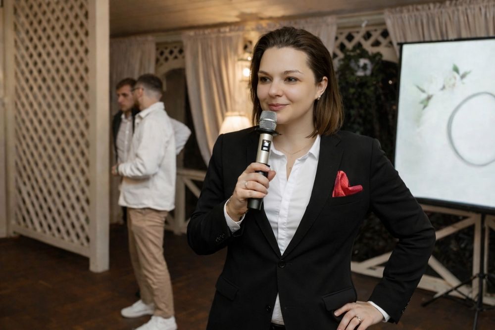 Ведущая- Тамада.