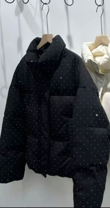 Пуховик чёрный со стразами