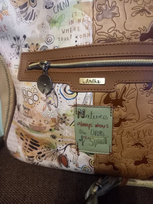 Нова неупотребявана маркова кожена чанта с 2 лица