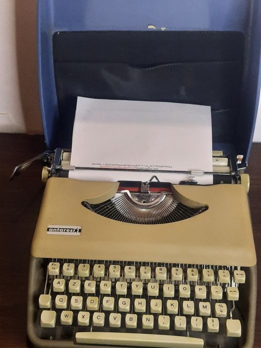 Mașină de scris Antares impecabilă
