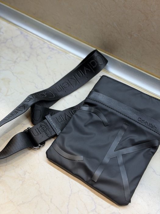 Calvin Klein чанта