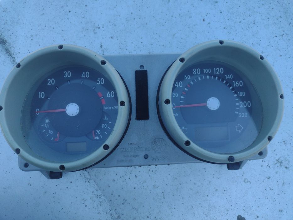 Продавам километраж за volkswagen polo втора генерация бензин