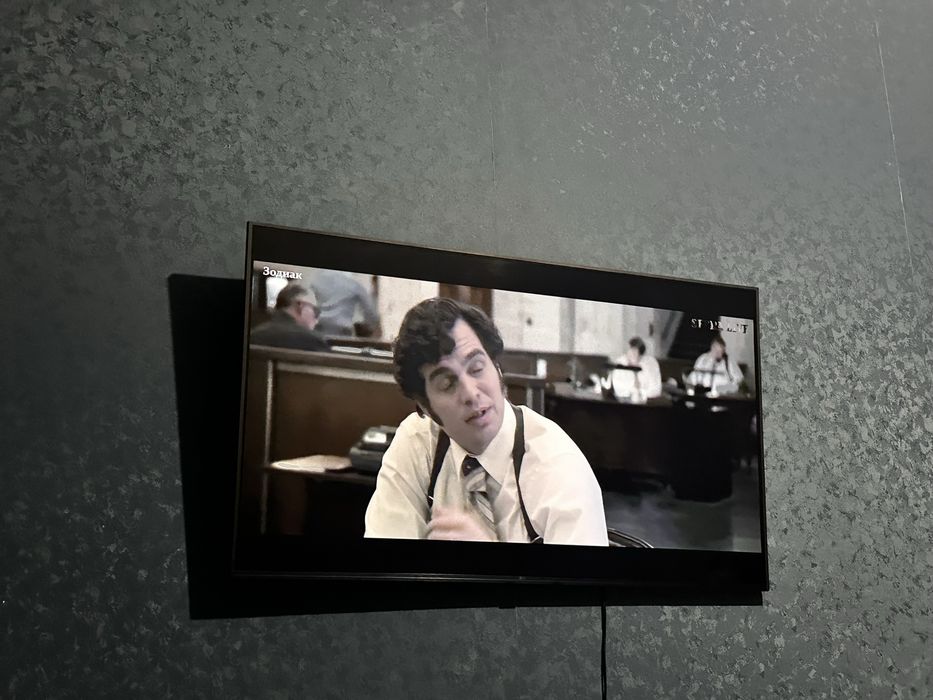 Продоется телевизор рабочи только матрица экран не показывает