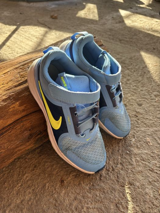 Adidasi baieti Nike marimea 35