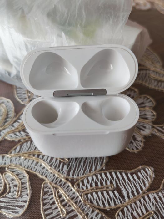 Продам Airpods 4 ANC