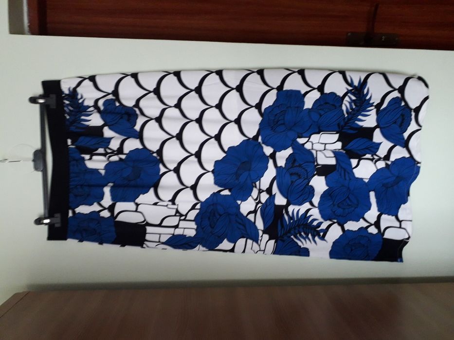 Fusta lunga cu șliț pe părți