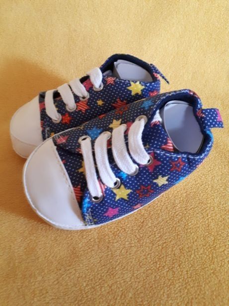 Кроссовки - пинеткидля малыша