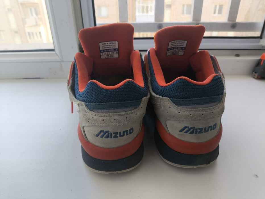 Кроссовки Mizuno оригинал 39 размер