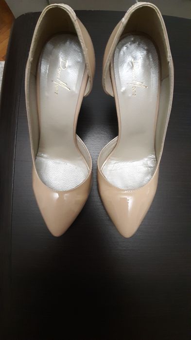 Pantofi superbi de lac