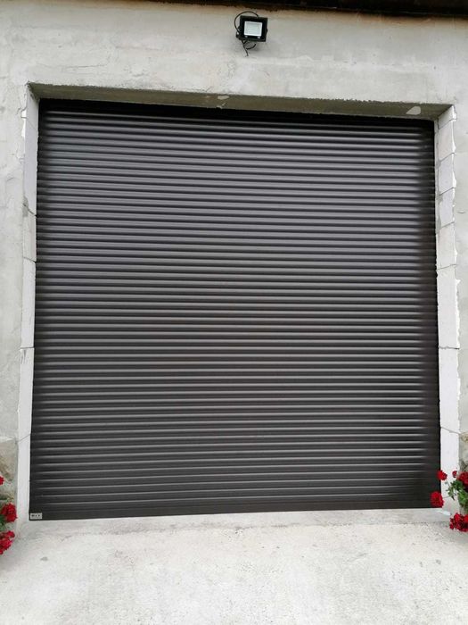Uși garaj rulou automate cu telecomandă