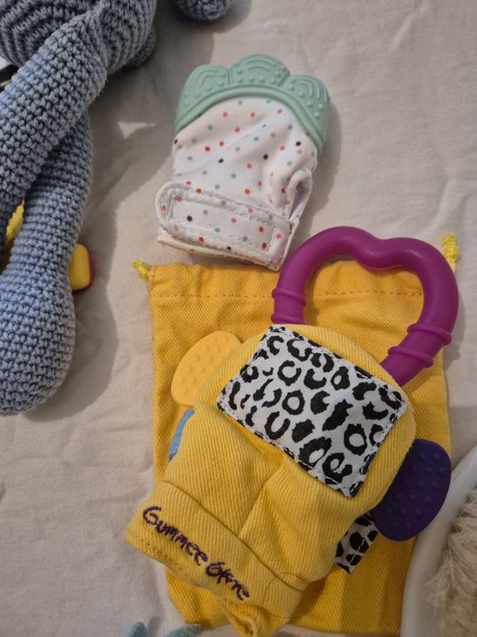 Лот играчки, активна гимнастика, въртележка за кошара и прожектор