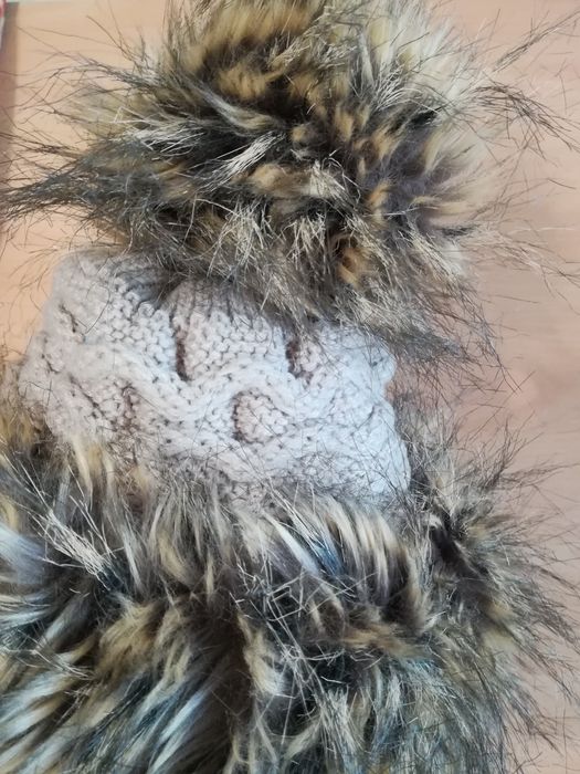 Дамска зимна шапка