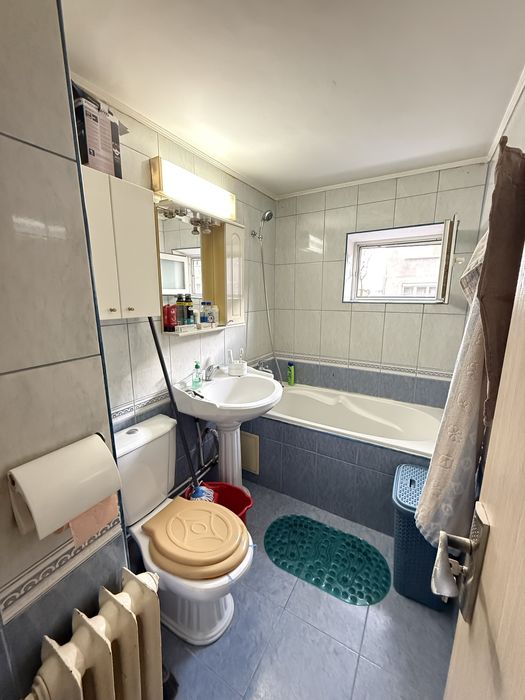 Apartament cu 3 camere , zona Calea Aradului