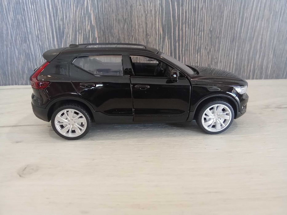Метална количка Volvo XC 40  !!!