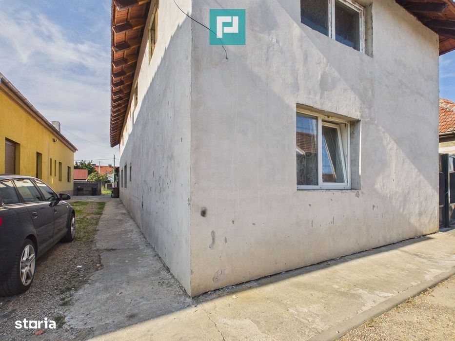 Casă P+E cu două apartamente, zona Drăgășani
