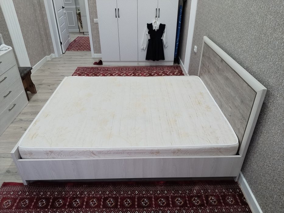 Двухспальная кровать