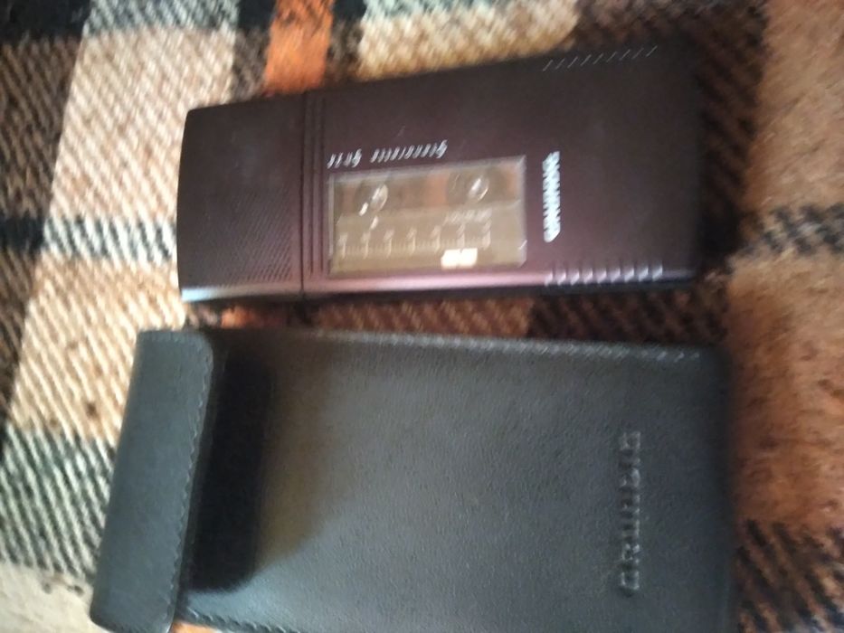 Radio cu casetă vechi