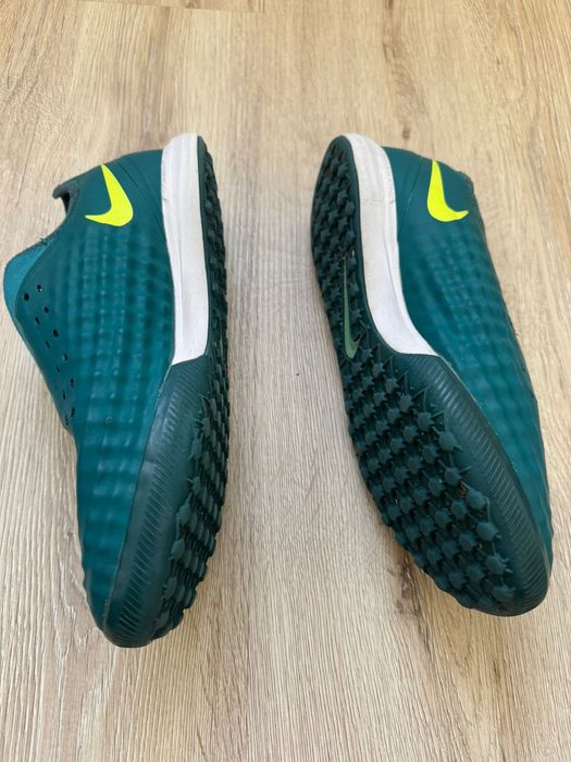 Продаю сороконожки Nike