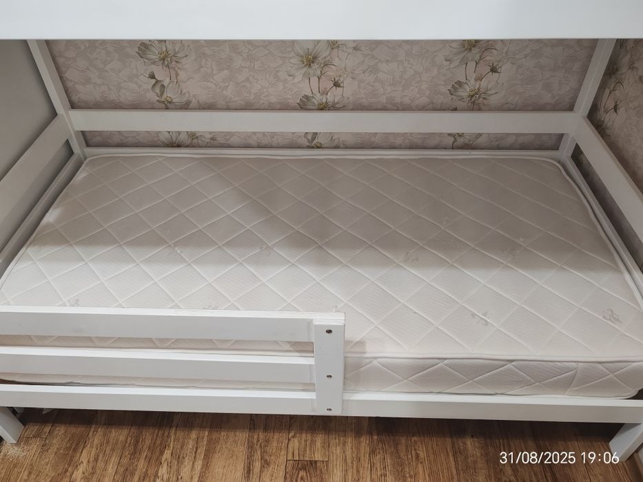 Кровать двухъярусная!